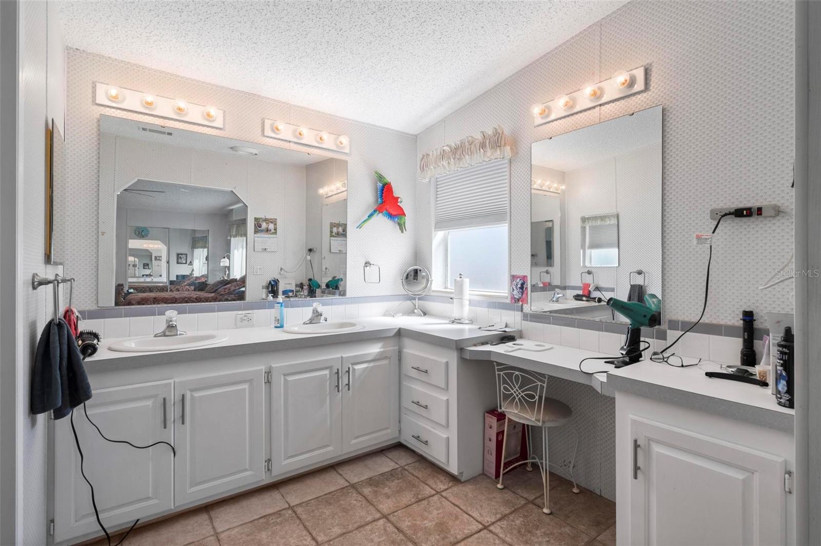 Image 24 of 68 For 1000 Kings Highway 247