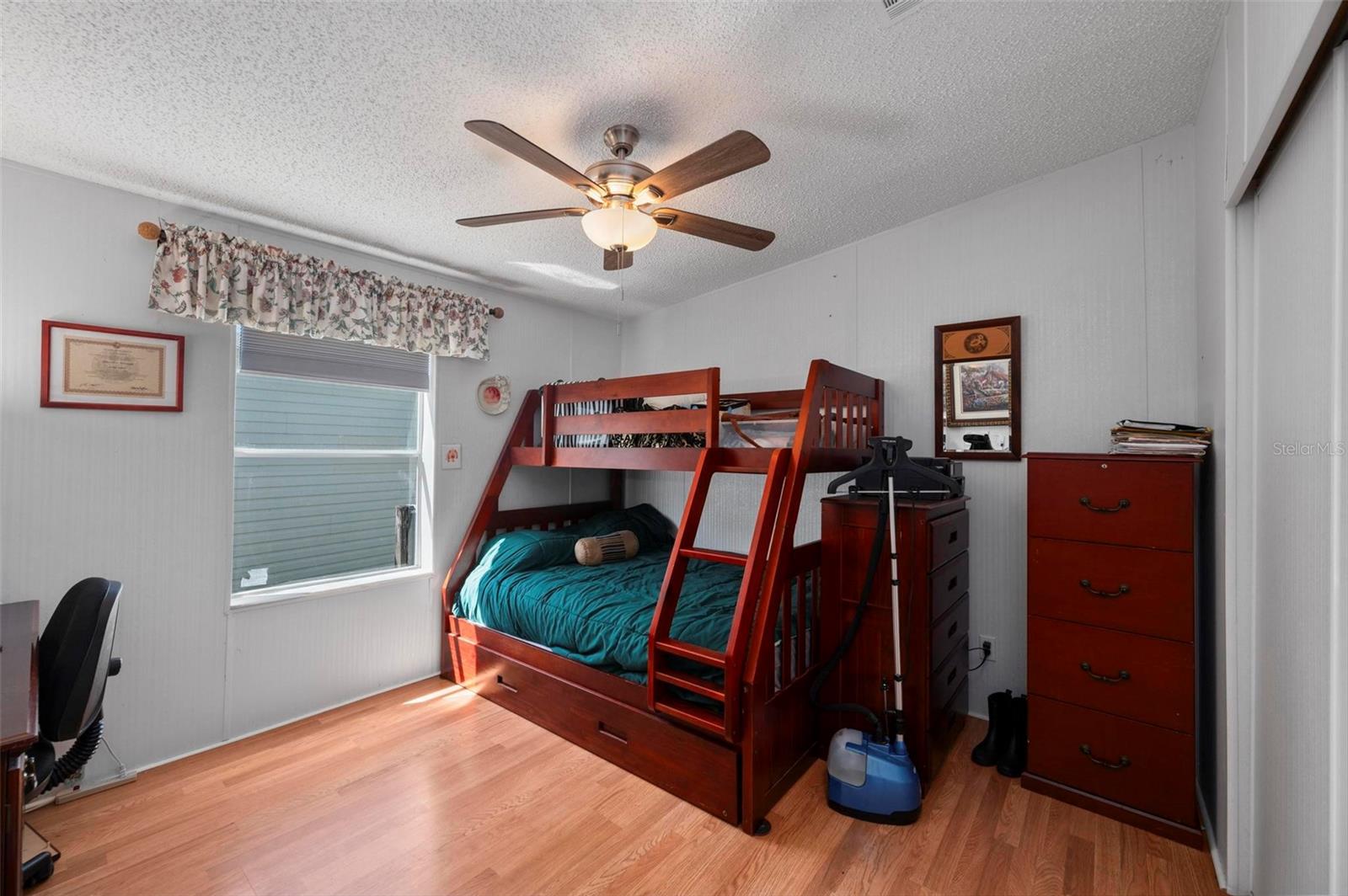 Image 28 of 68 For 1000 Kings Highway 247