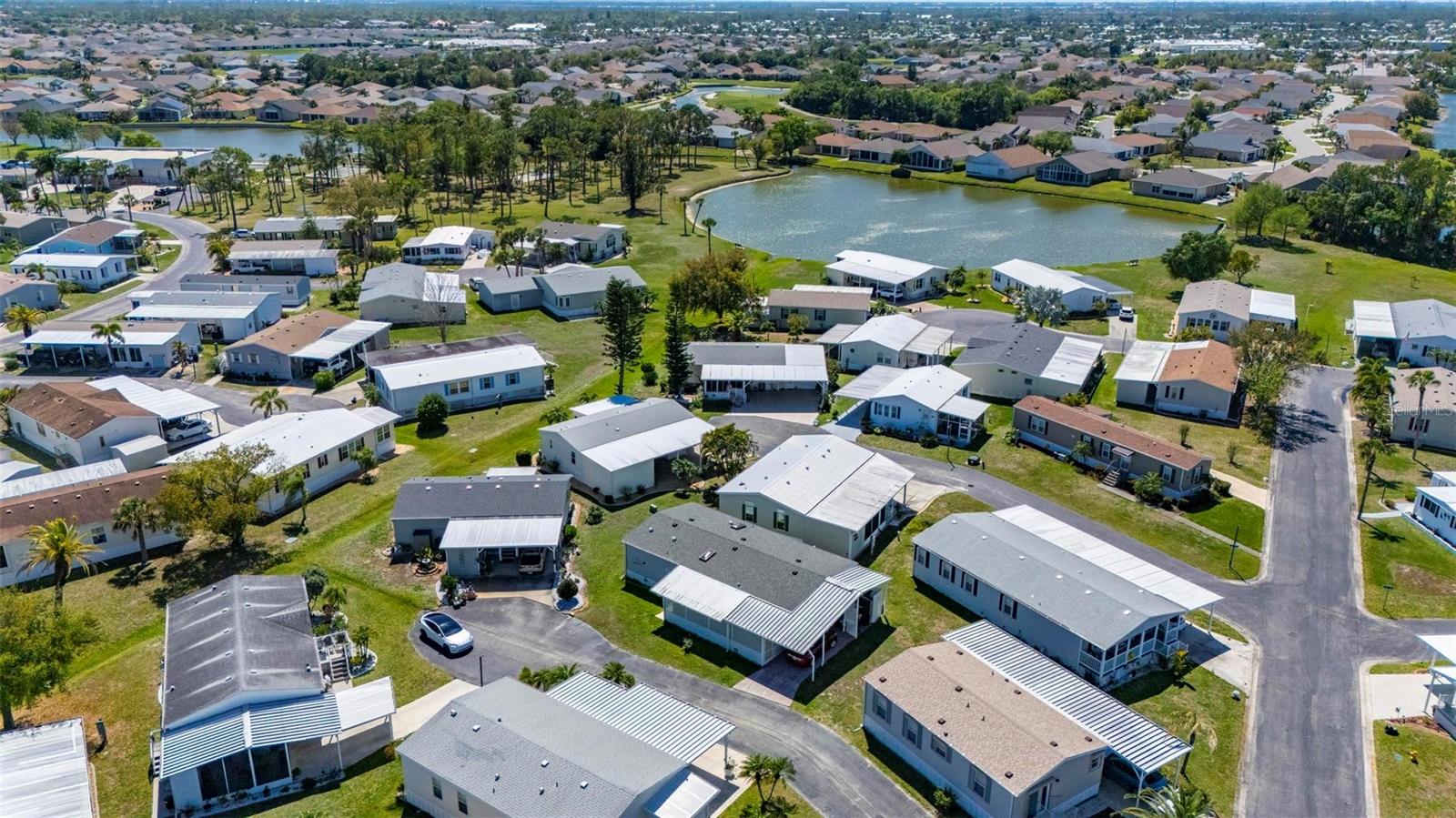 Image 48 of 68 For 1000 Kings Highway 247