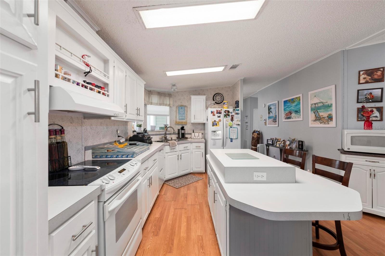 Image 8 of 68 For 1000 Kings Highway 247