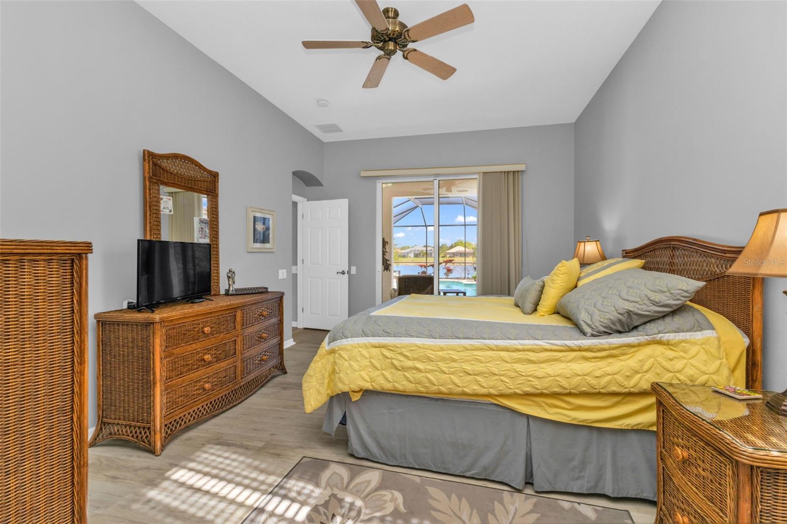 Image 11 of 73 For 1989 Coconut Palm Circle