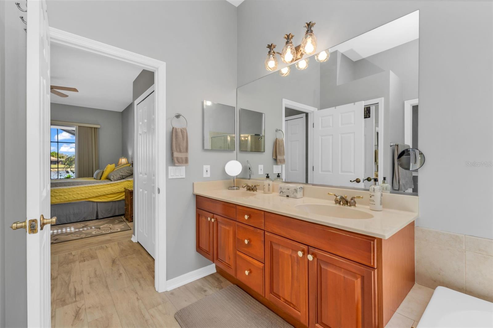 Image 14 of 73 For 1989 Coconut Palm Circle