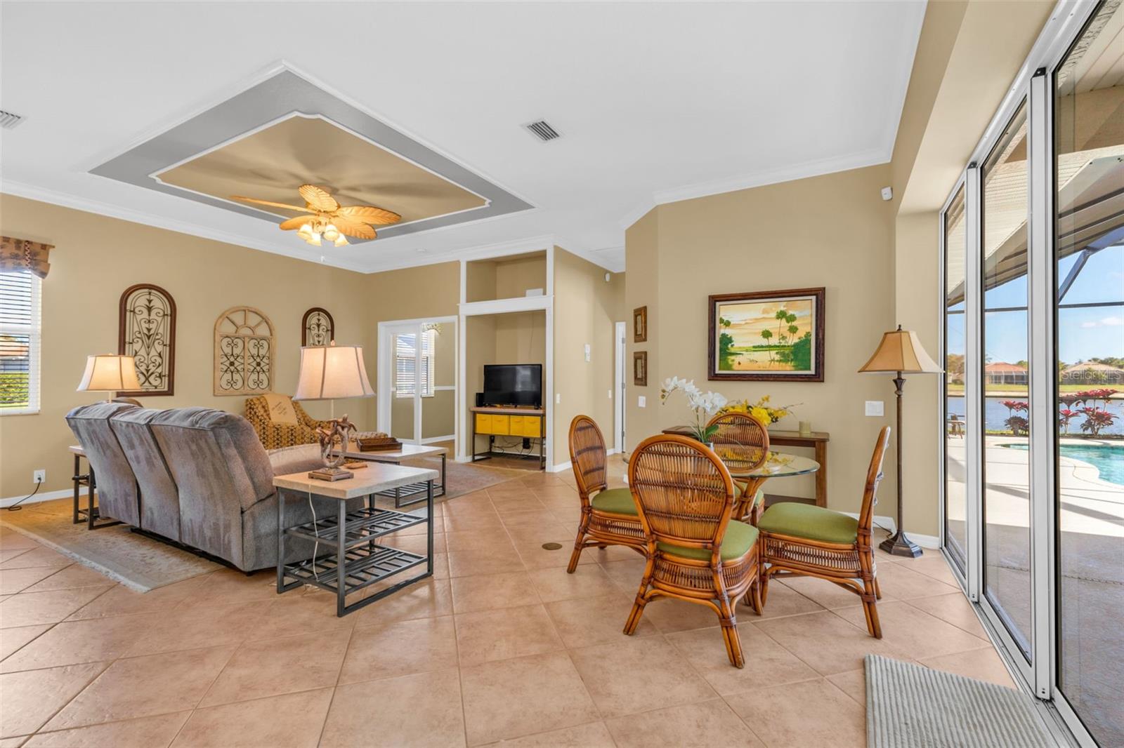 Image 23 of 73 For 1989 Coconut Palm Circle