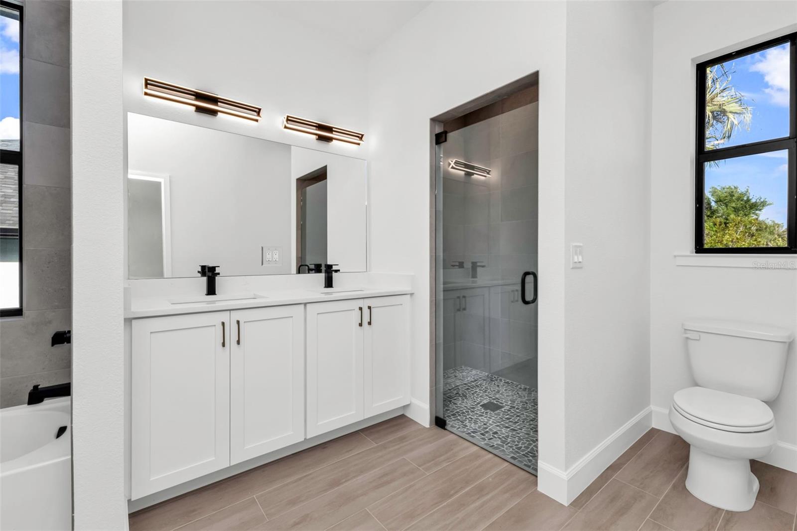 Image 13 of 41 For 18514 Ashcroft Circle