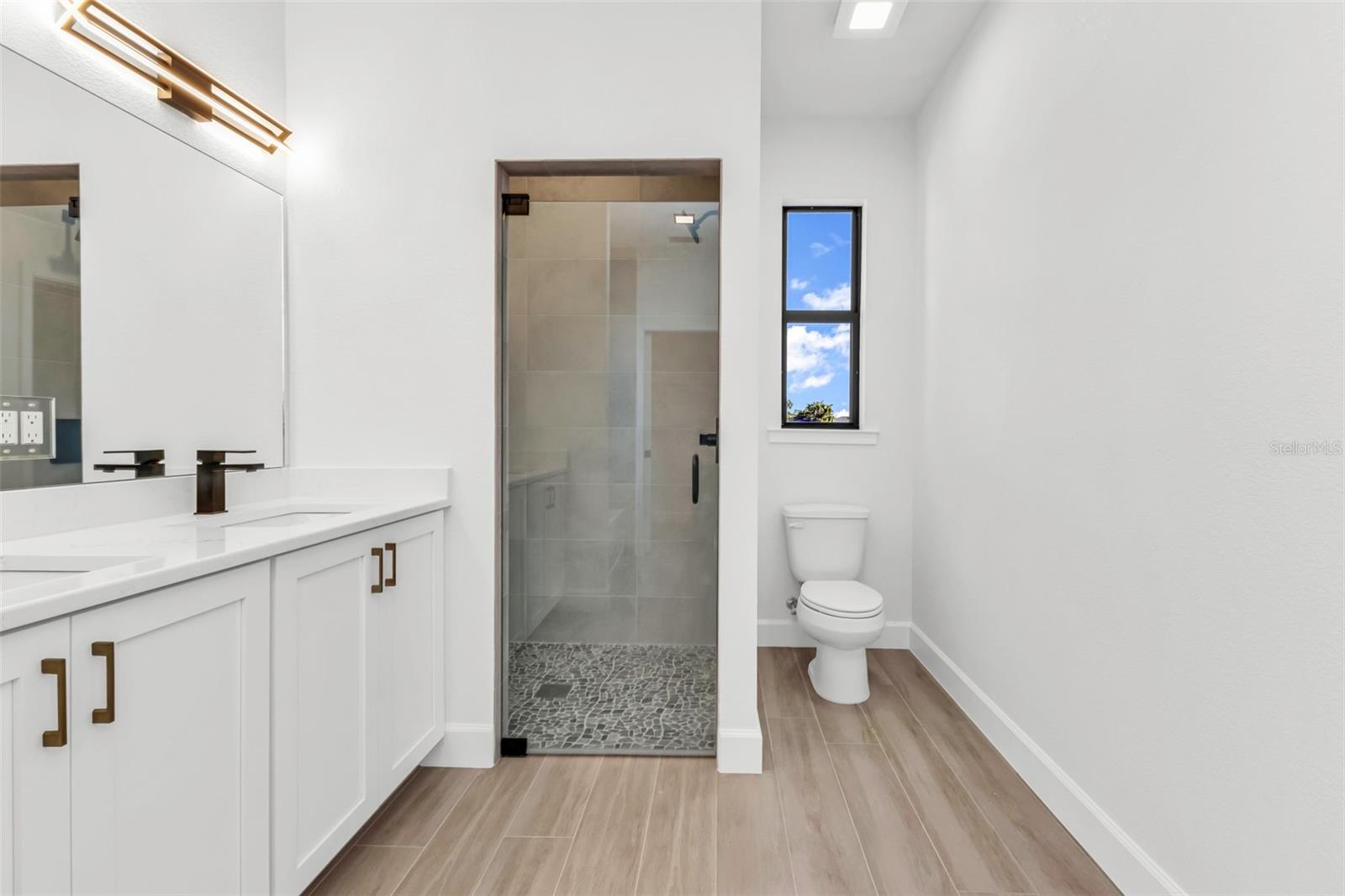 Image 14 of 41 For 18514 Ashcroft Circle