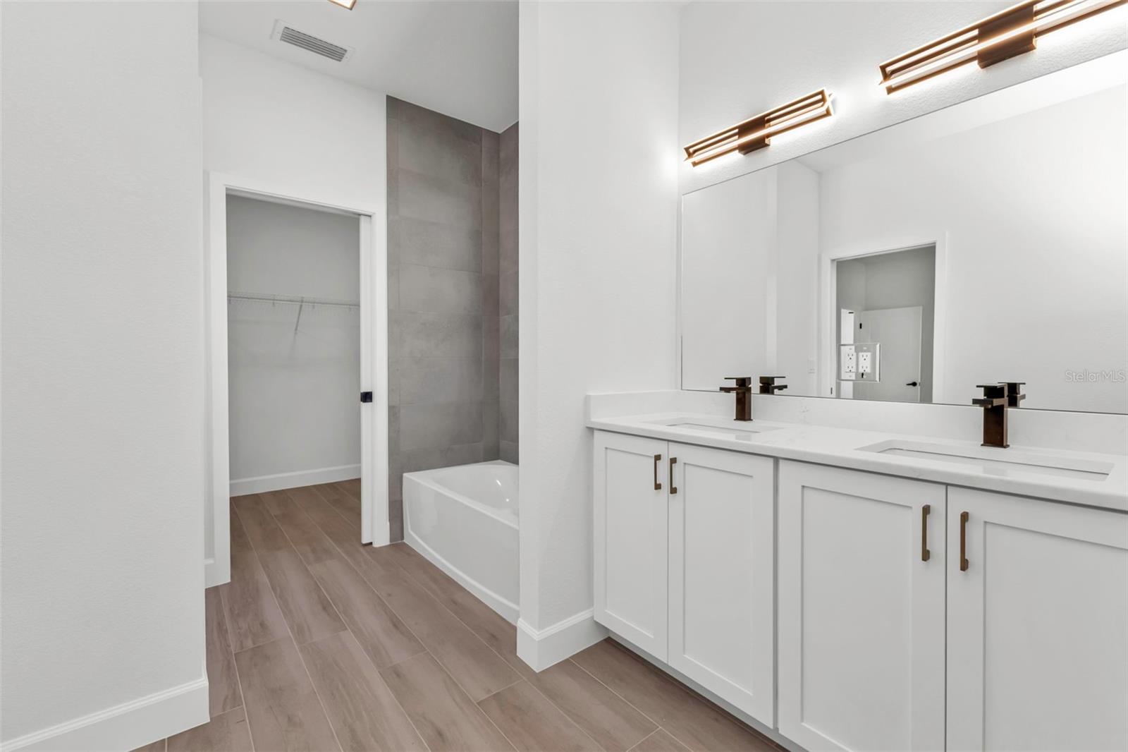 Image 15 of 41 For 18514 Ashcroft Circle