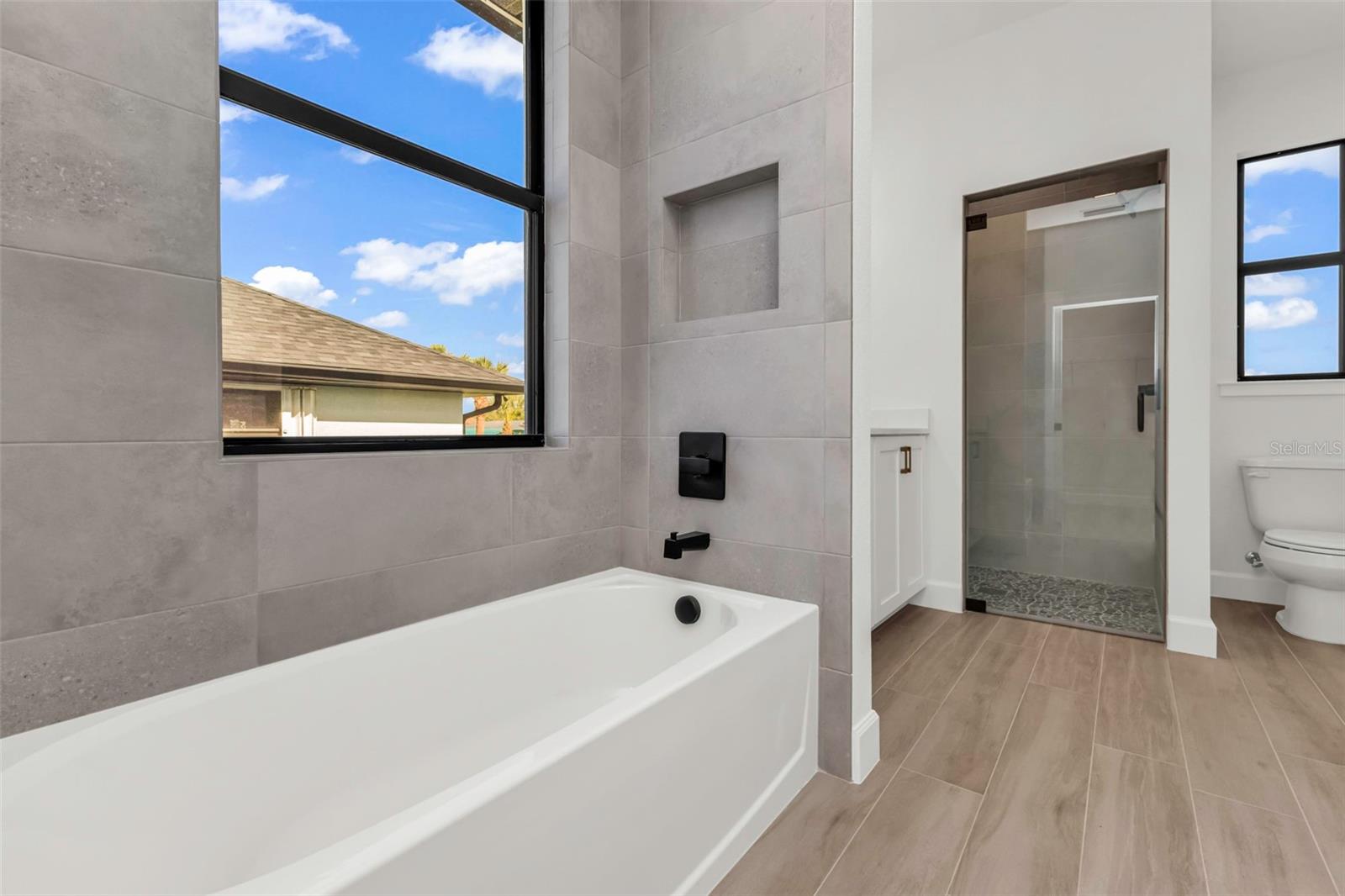 Image 16 of 41 For 18514 Ashcroft Circle