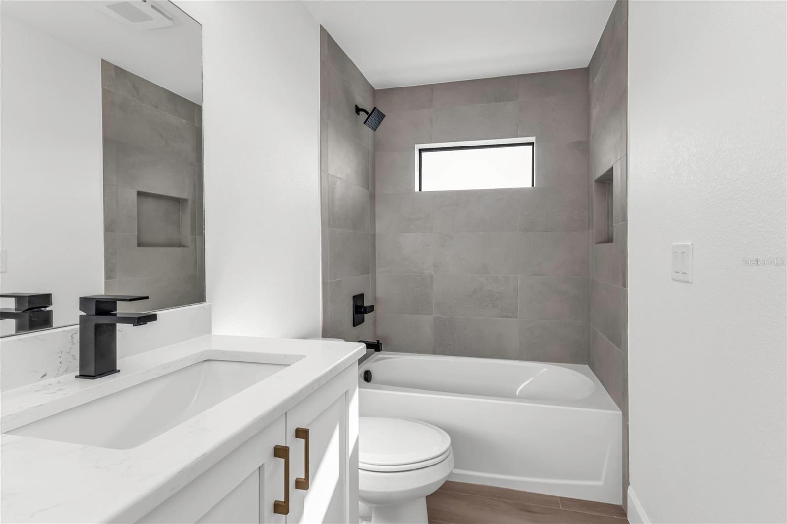 Image 20 of 41 For 18514 Ashcroft Circle