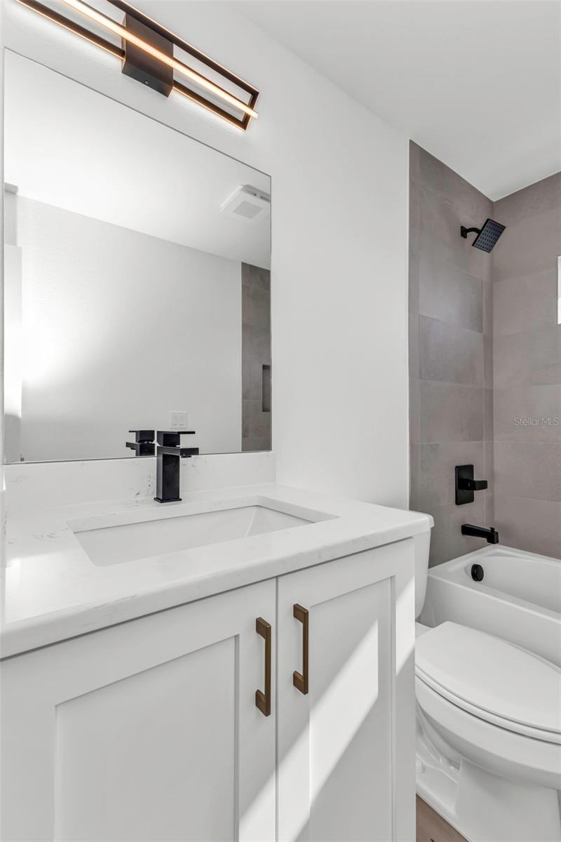 Image 21 of 41 For 18514 Ashcroft Circle