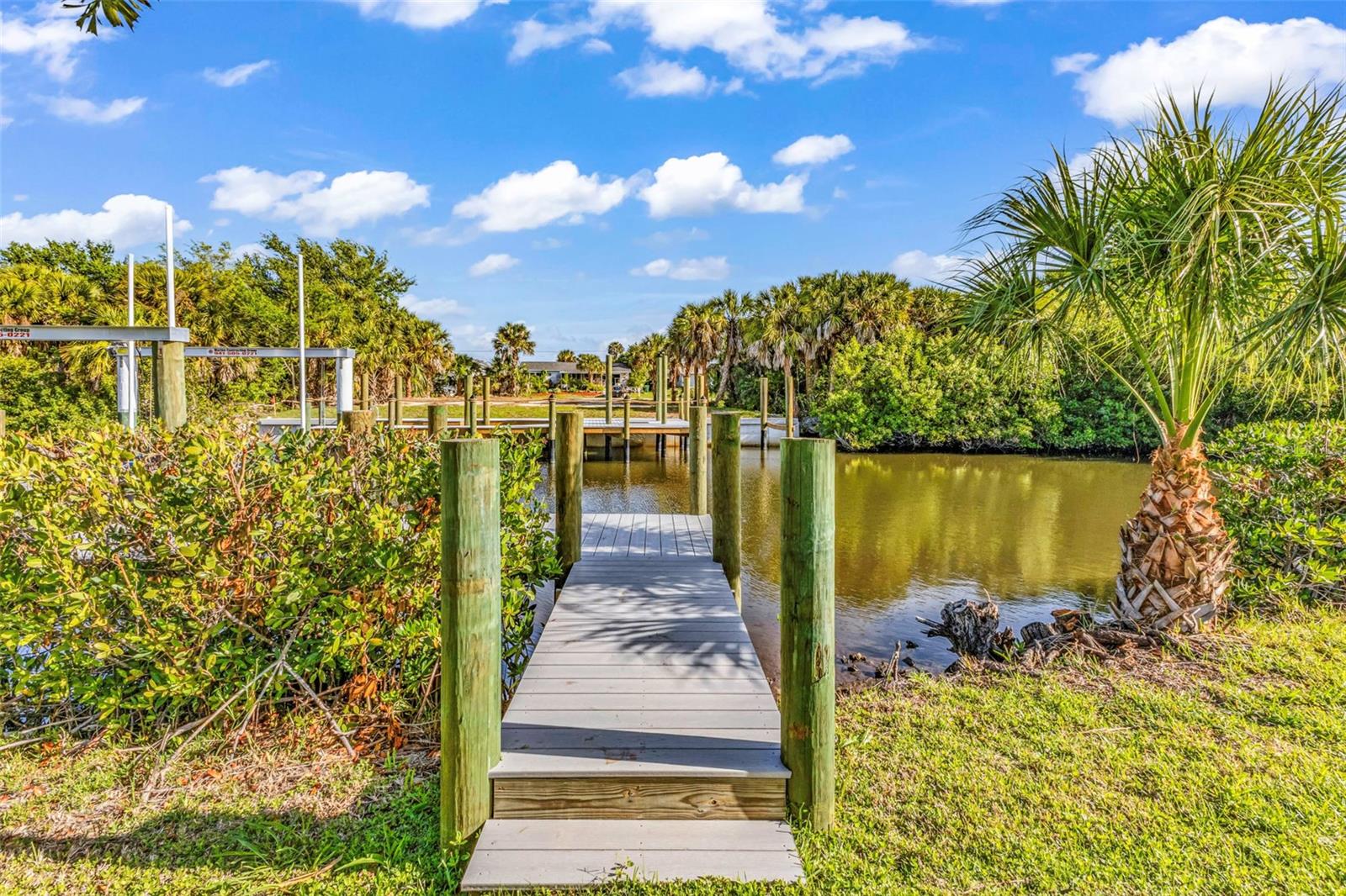 Image 27 of 41 For 18514 Ashcroft Circle