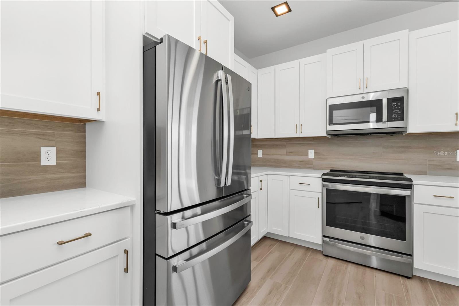 Image 8 of 41 For 18514 Ashcroft Circle