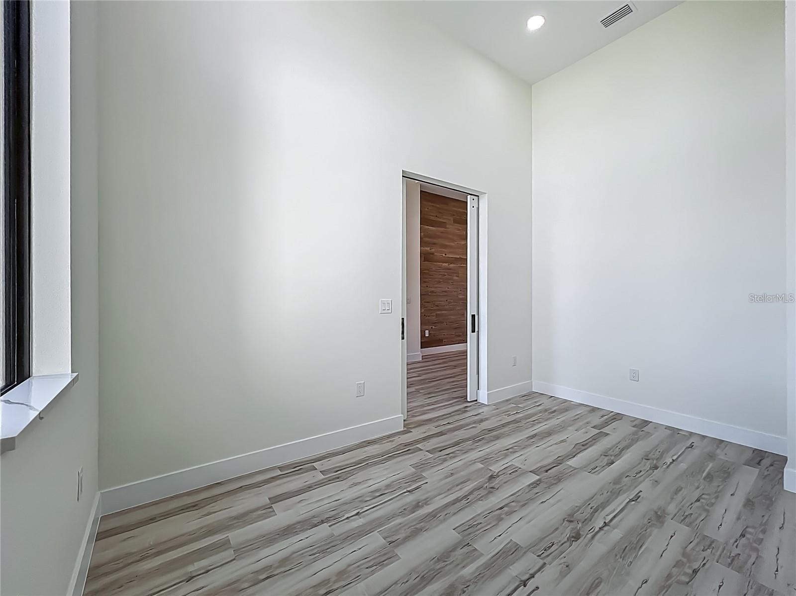 Image 11 of 70 For 1167 Boundary Boulevard