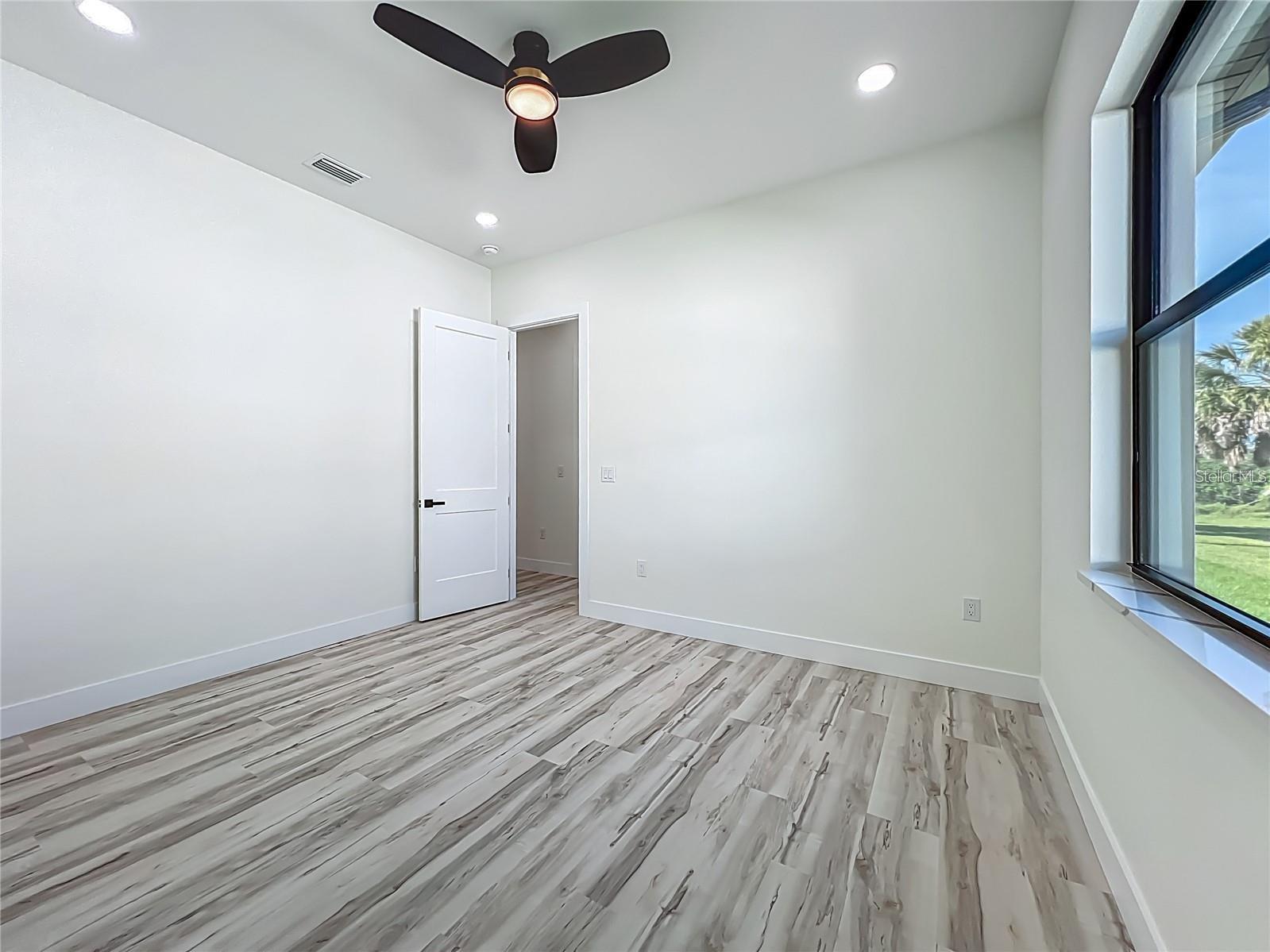 Image 30 of 70 For 1167 Boundary Boulevard