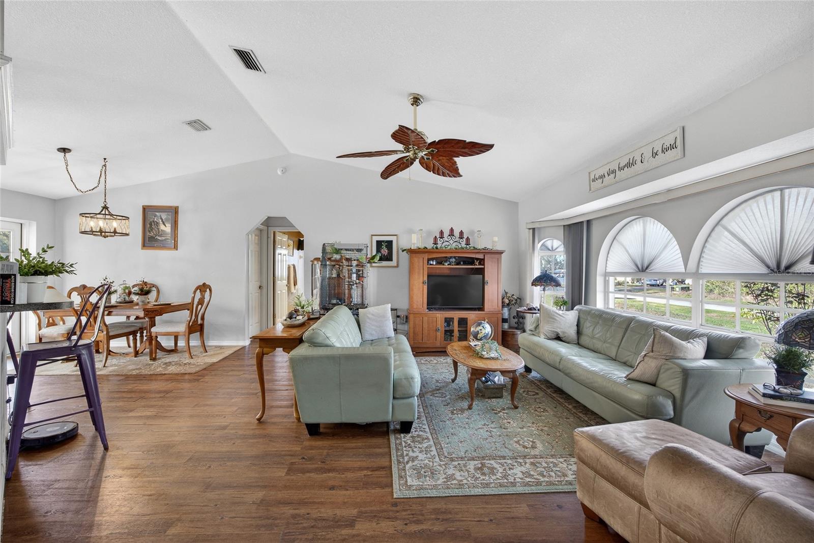 Image 4 of 34 For 1372 Annette Street