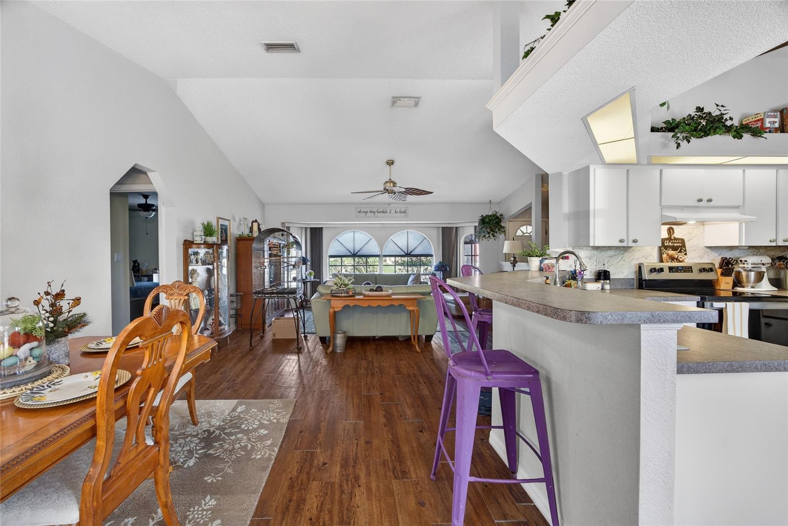 Image 9 of 34 For 1372 Annette Street