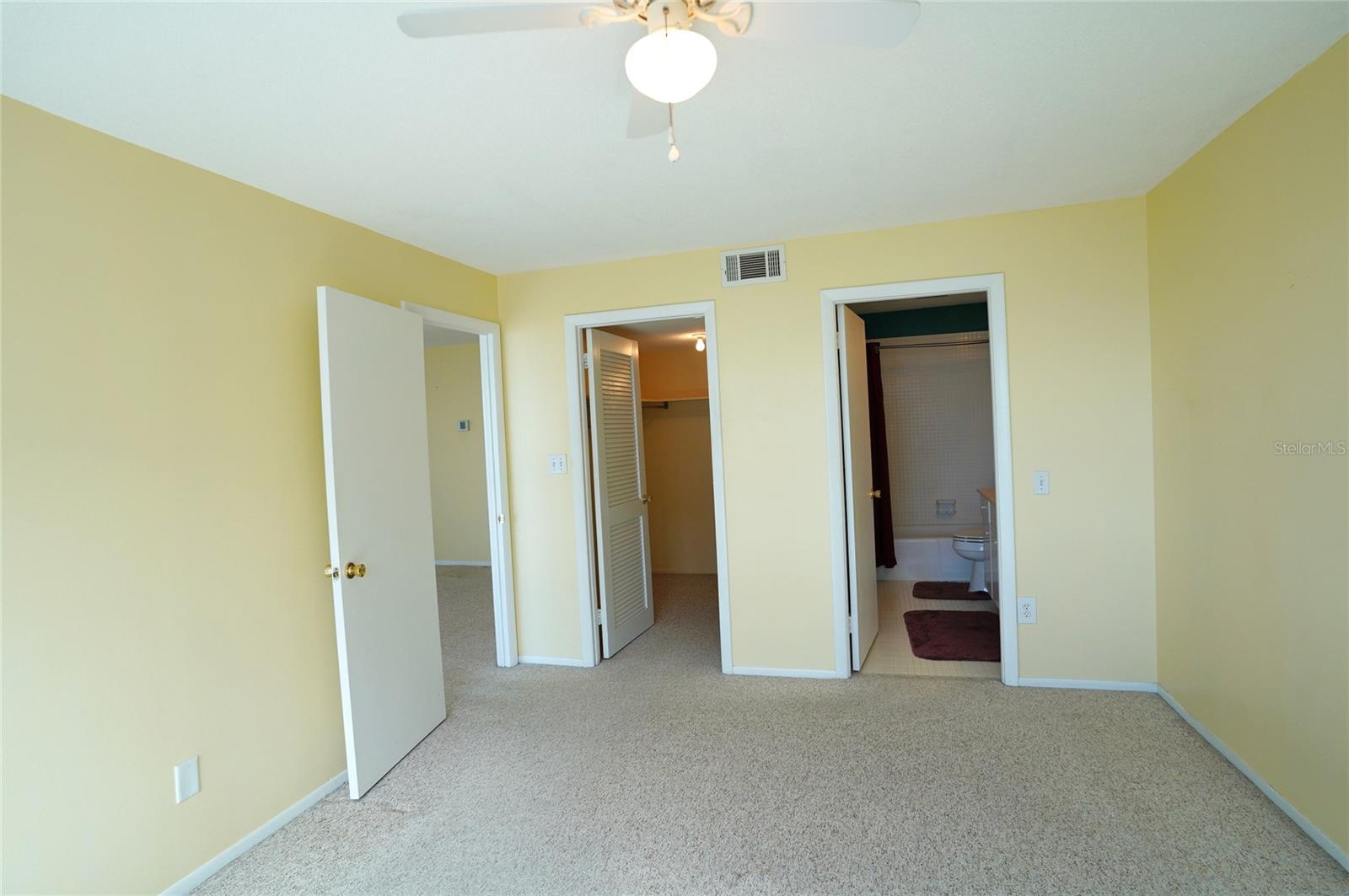 Image 22 of 59 For 500 The Esplanade N 604