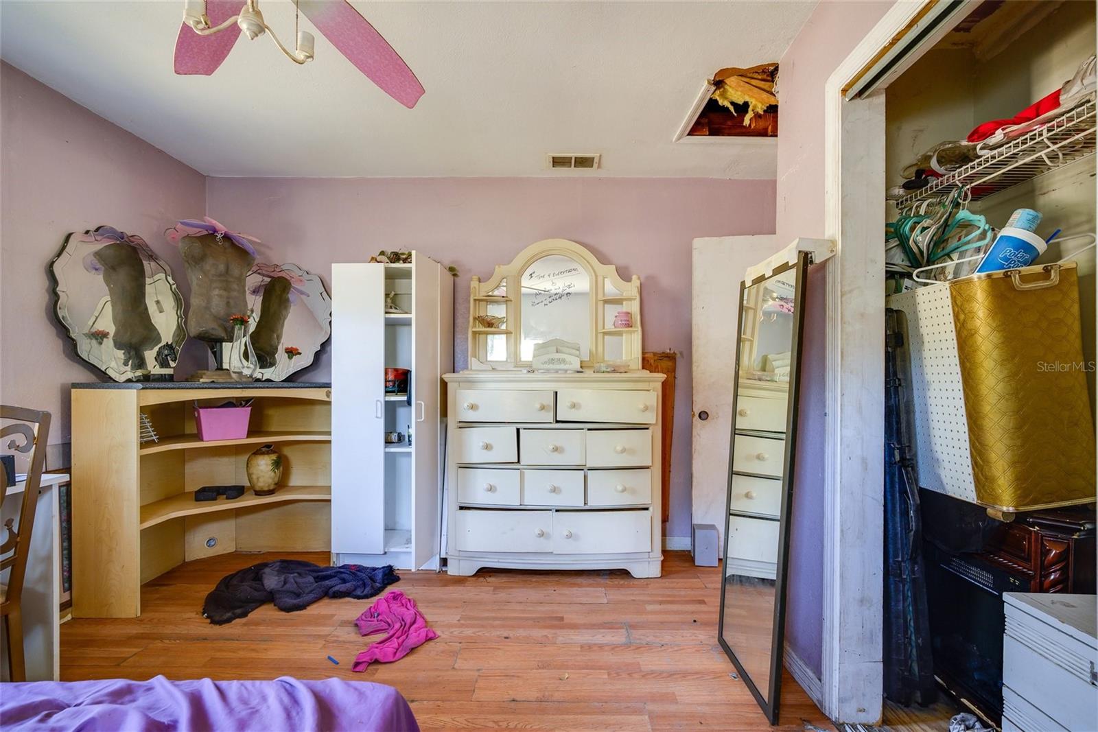 Listing photo id 8 for 10507 Main Street