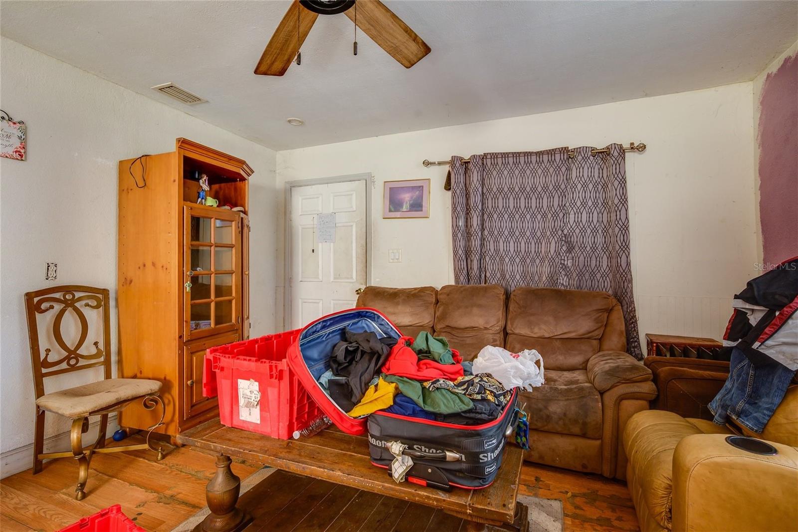 Listing photo id 9 for 10507 Main Street