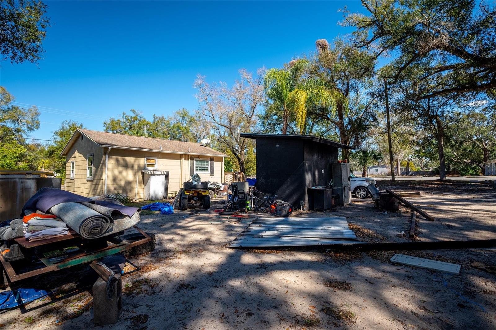 Listing photo id 12 for 10507 Main Street