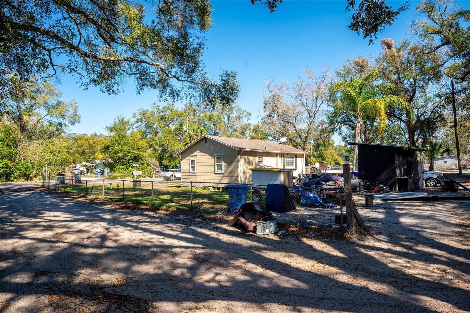 Listing photo id 13 for 10507 Main Street