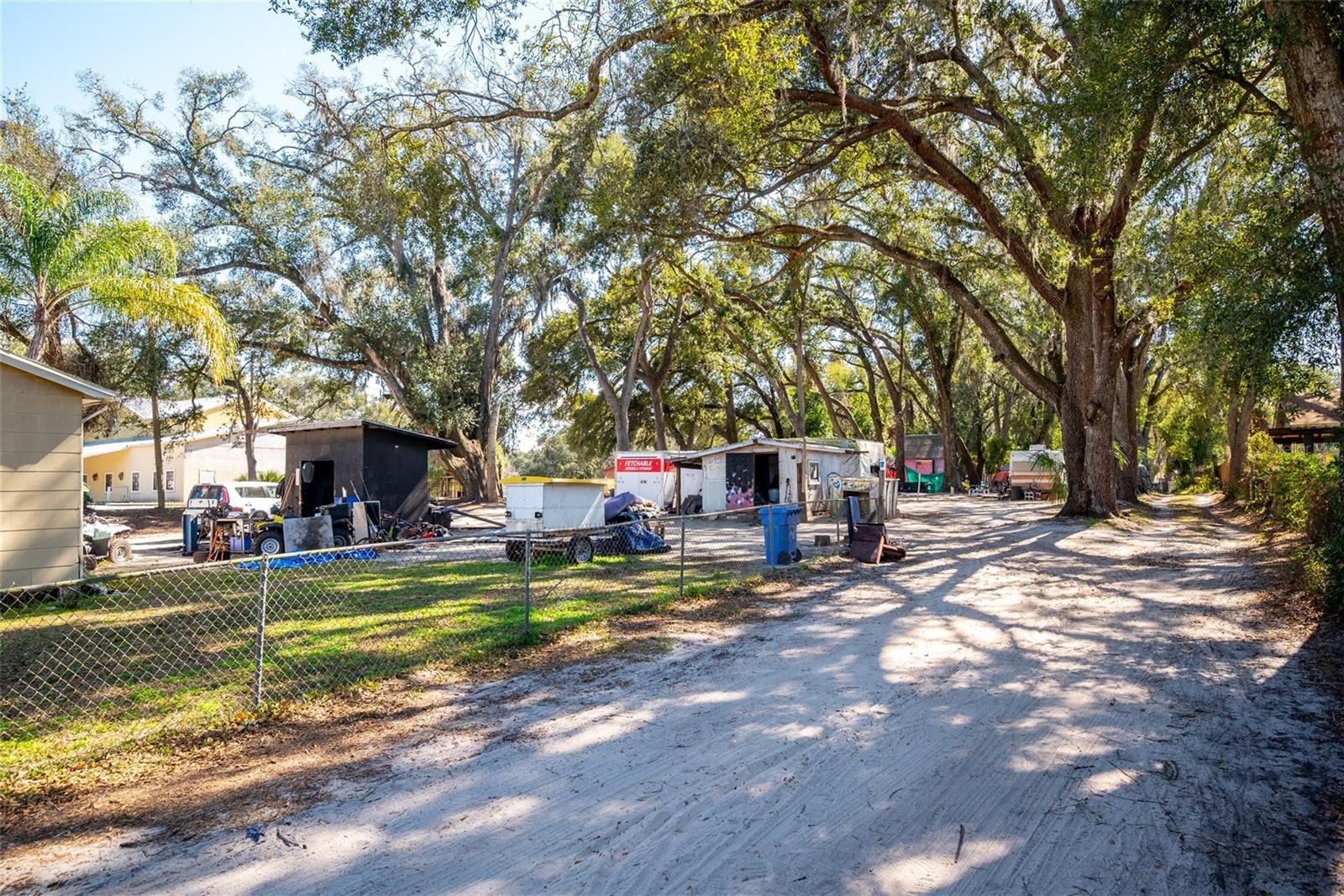 Listing photo id 15 for 10507 Main Street