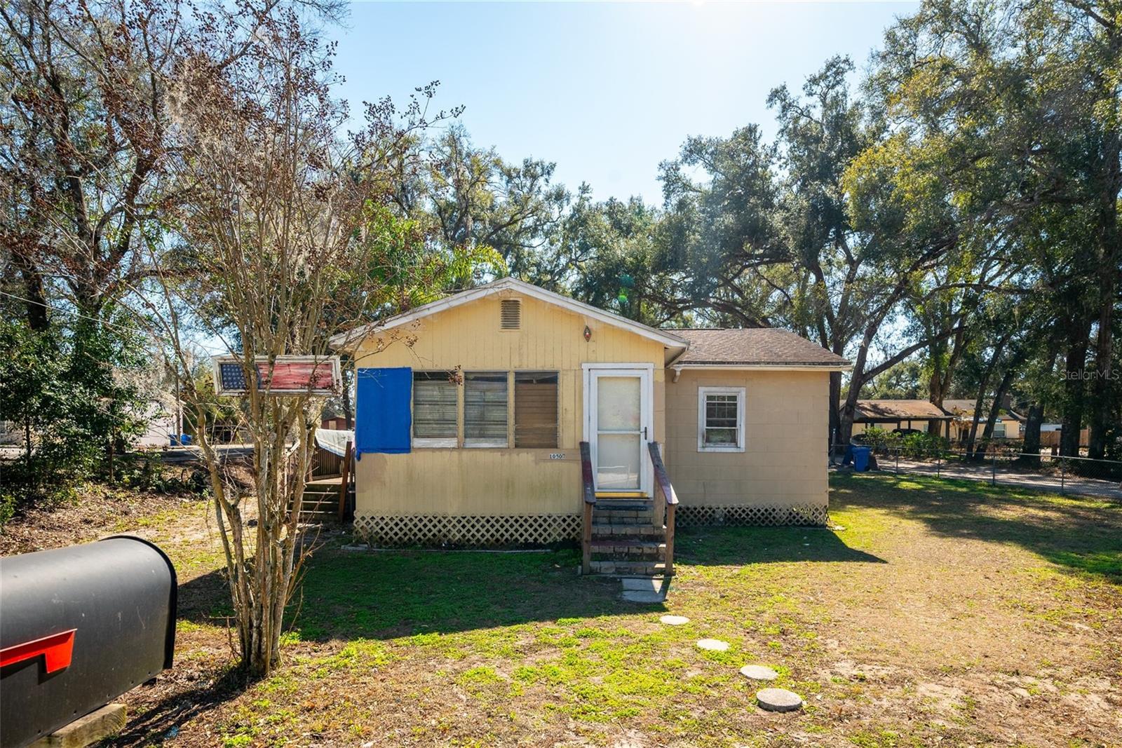 Listing photo id 18 for 10507 Main Street