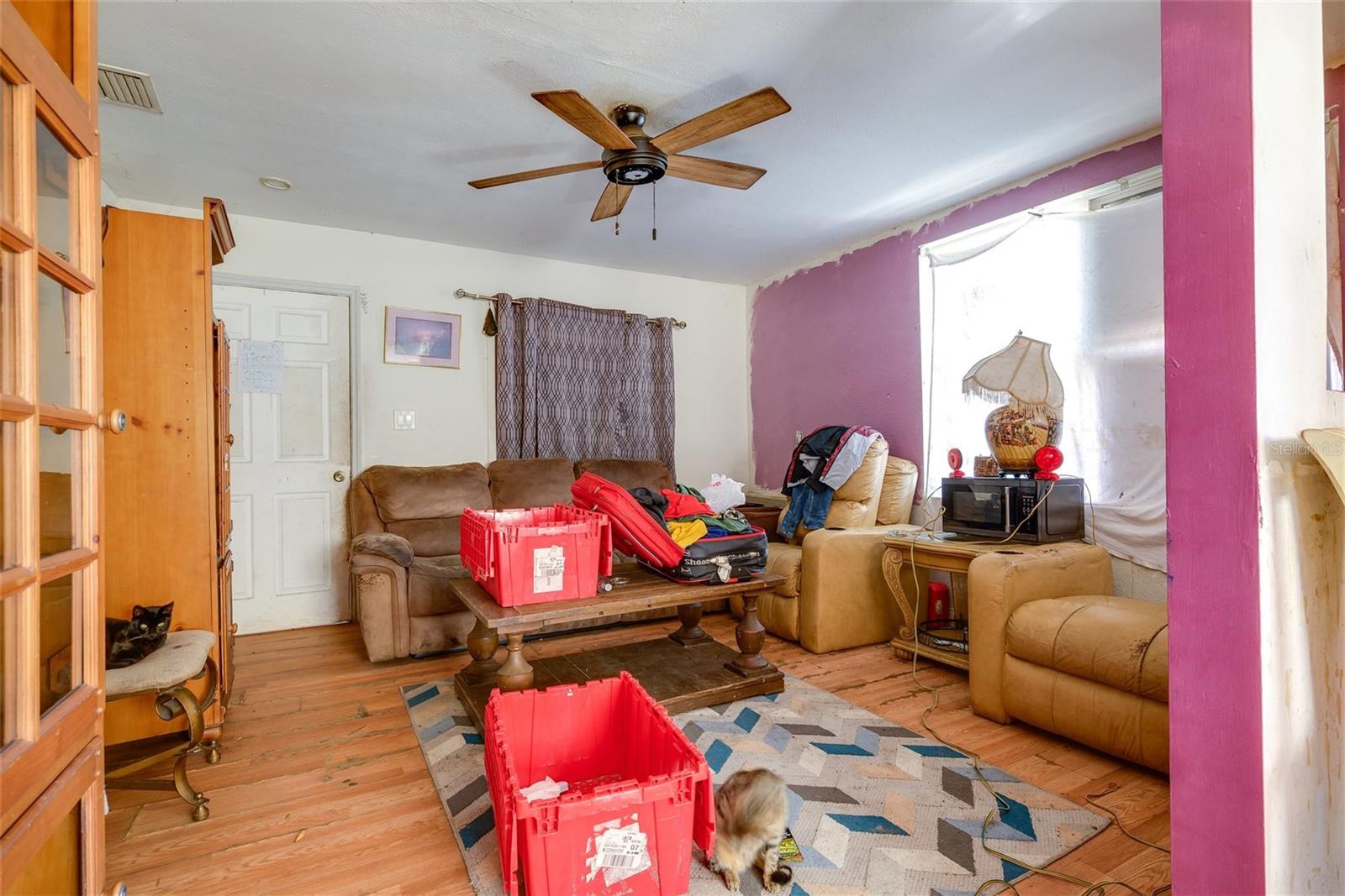 Listing photo id 1 for 10507 Main Street