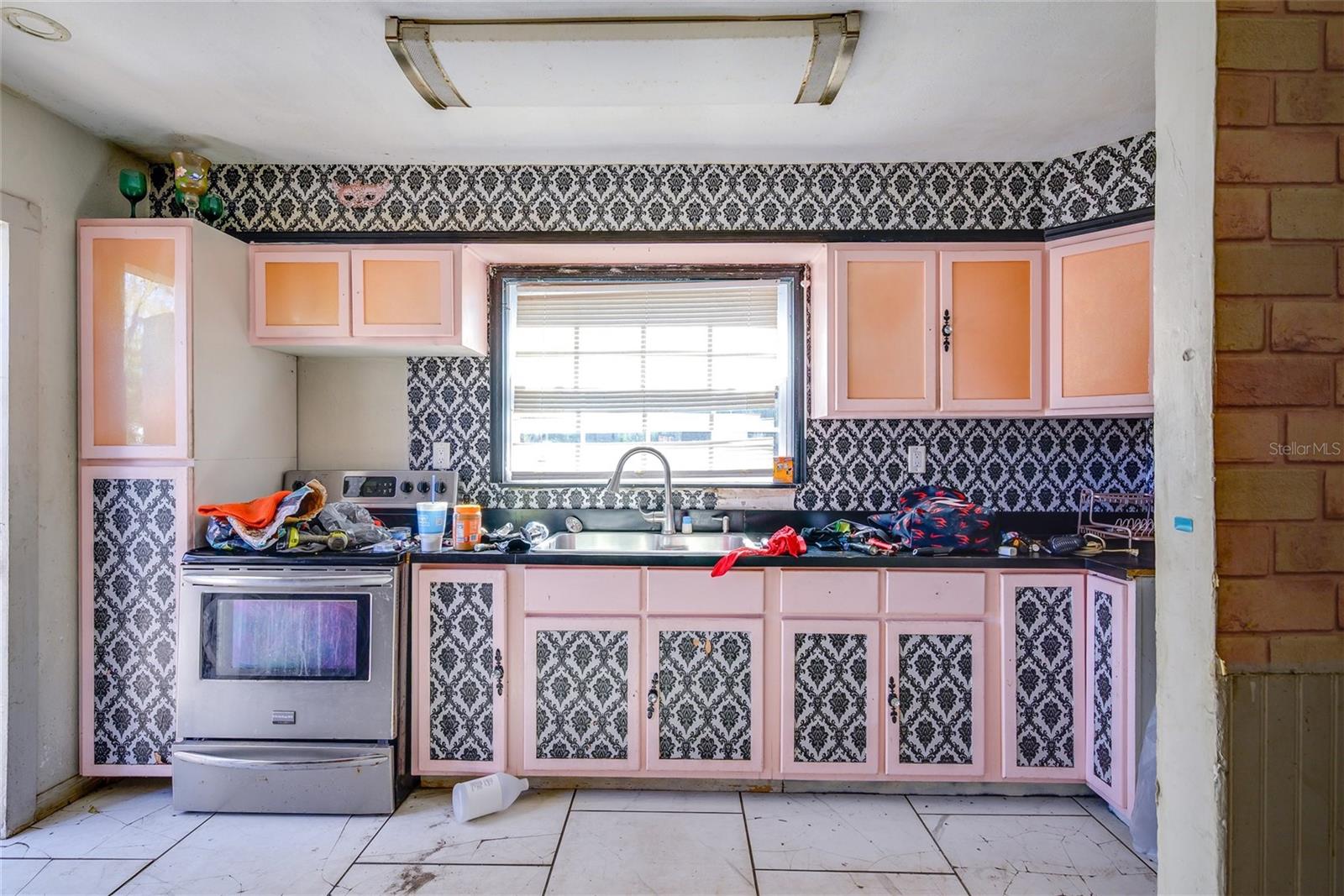 Listing photo id 2 for 10507 Main Street