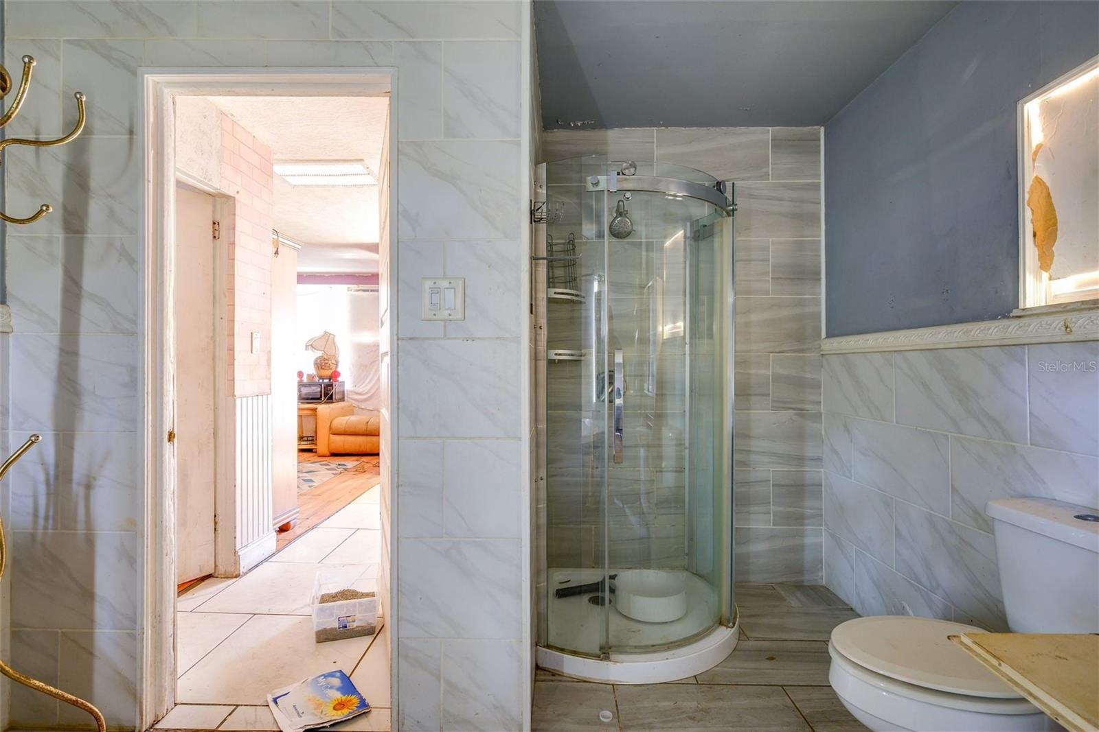 Listing photo id 6 for 10507 Main Street