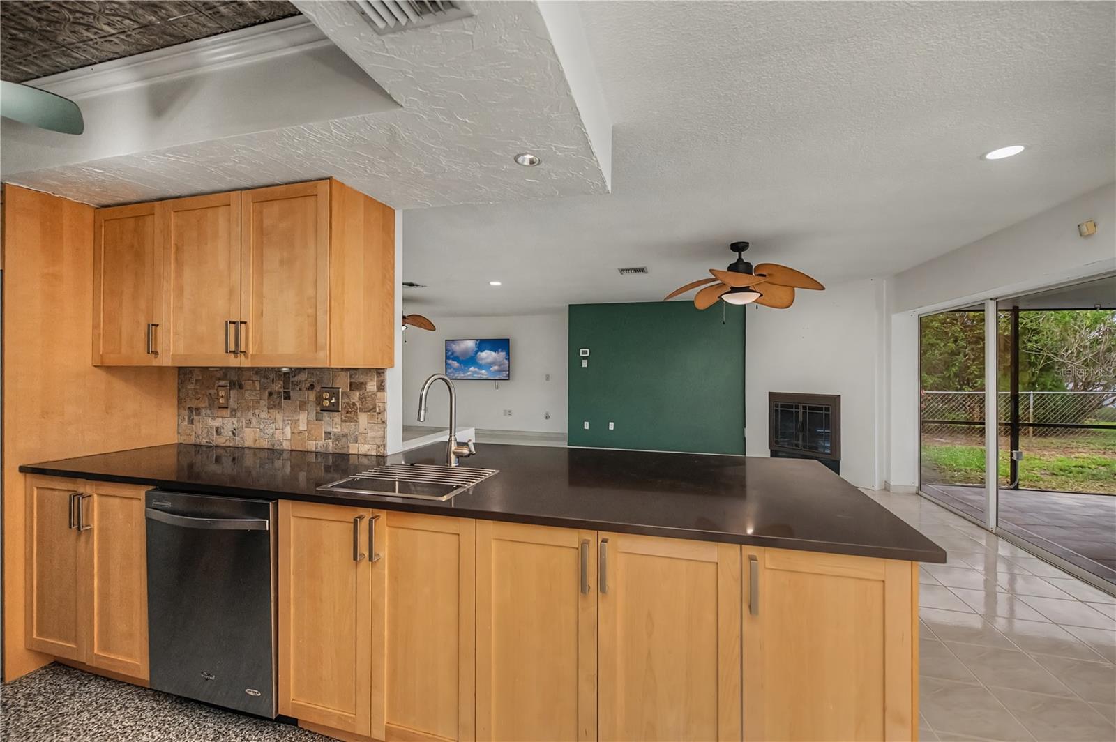 Image 18 of 67 For 2479 Achilles Street