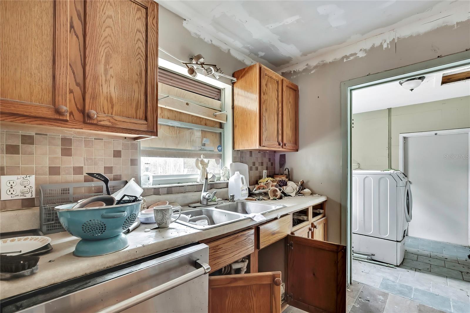 Image 12 of 42 For 12672 Oakview Avenue