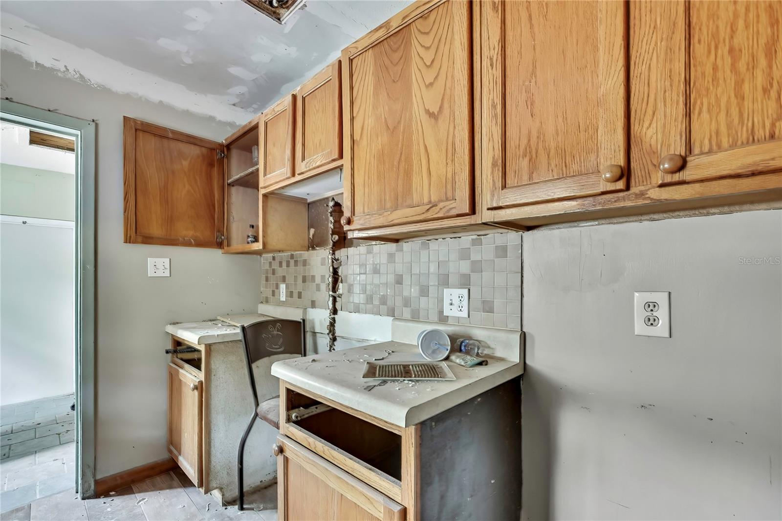 Image 13 of 42 For 12672 Oakview Avenue