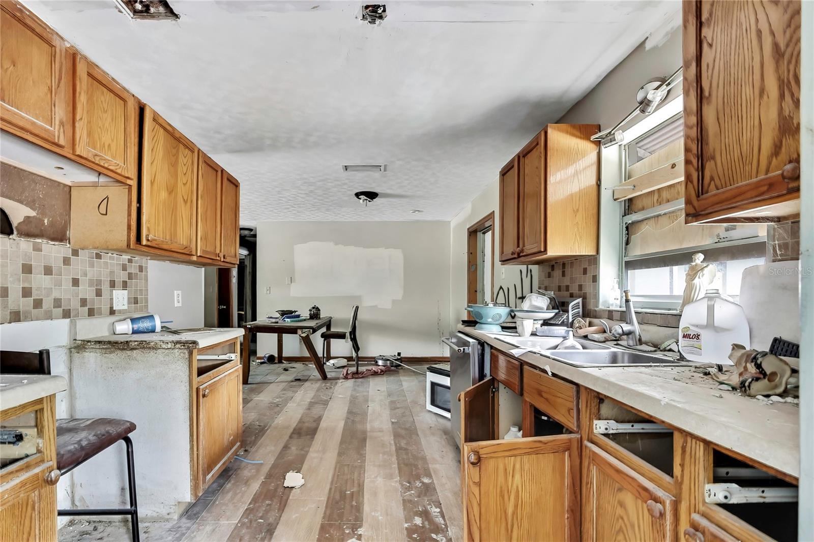 Image 14 of 42 For 12672 Oakview Avenue