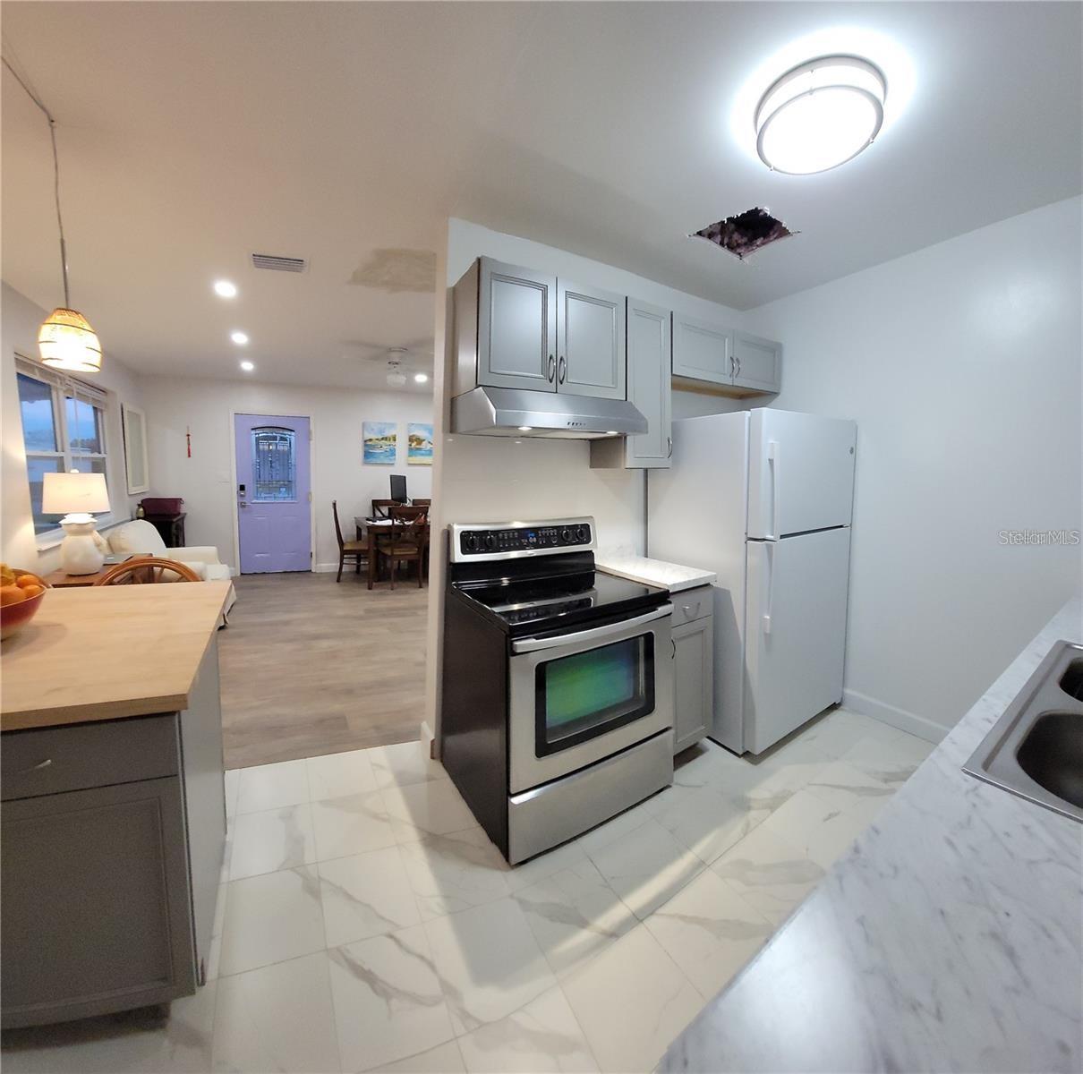 Image 5 of 23 For 8134 Aero Avenue