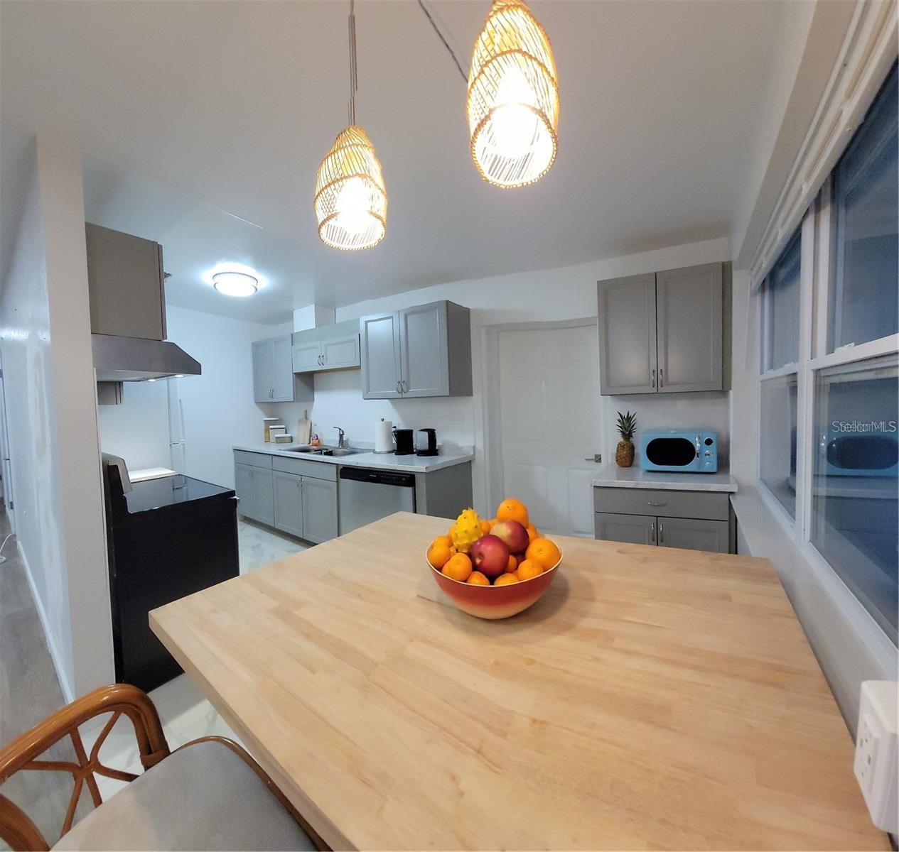 Image 7 of 23 For 8134 Aero Avenue