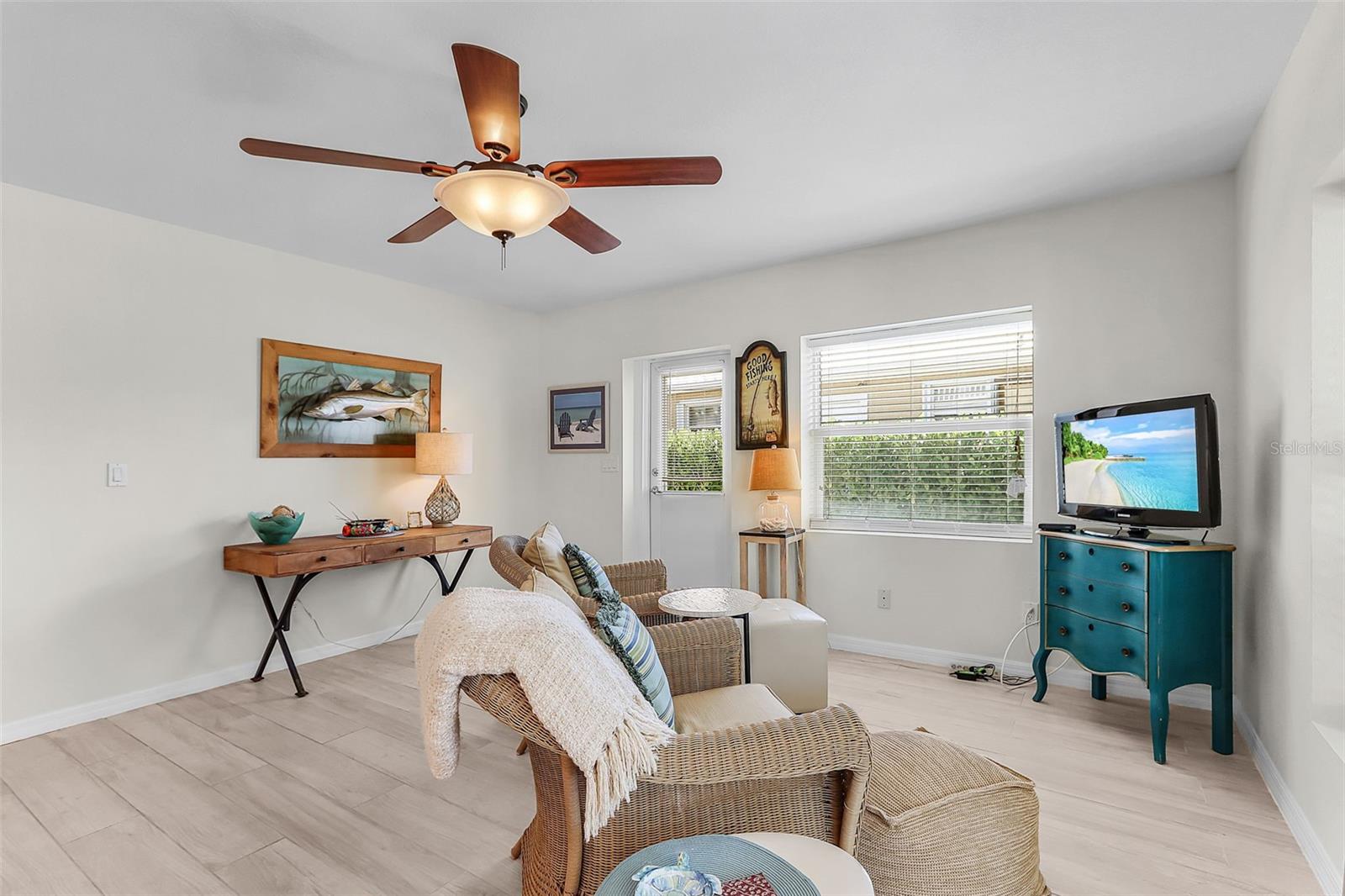 Image 5 of 52 For 16137 Bowline Street