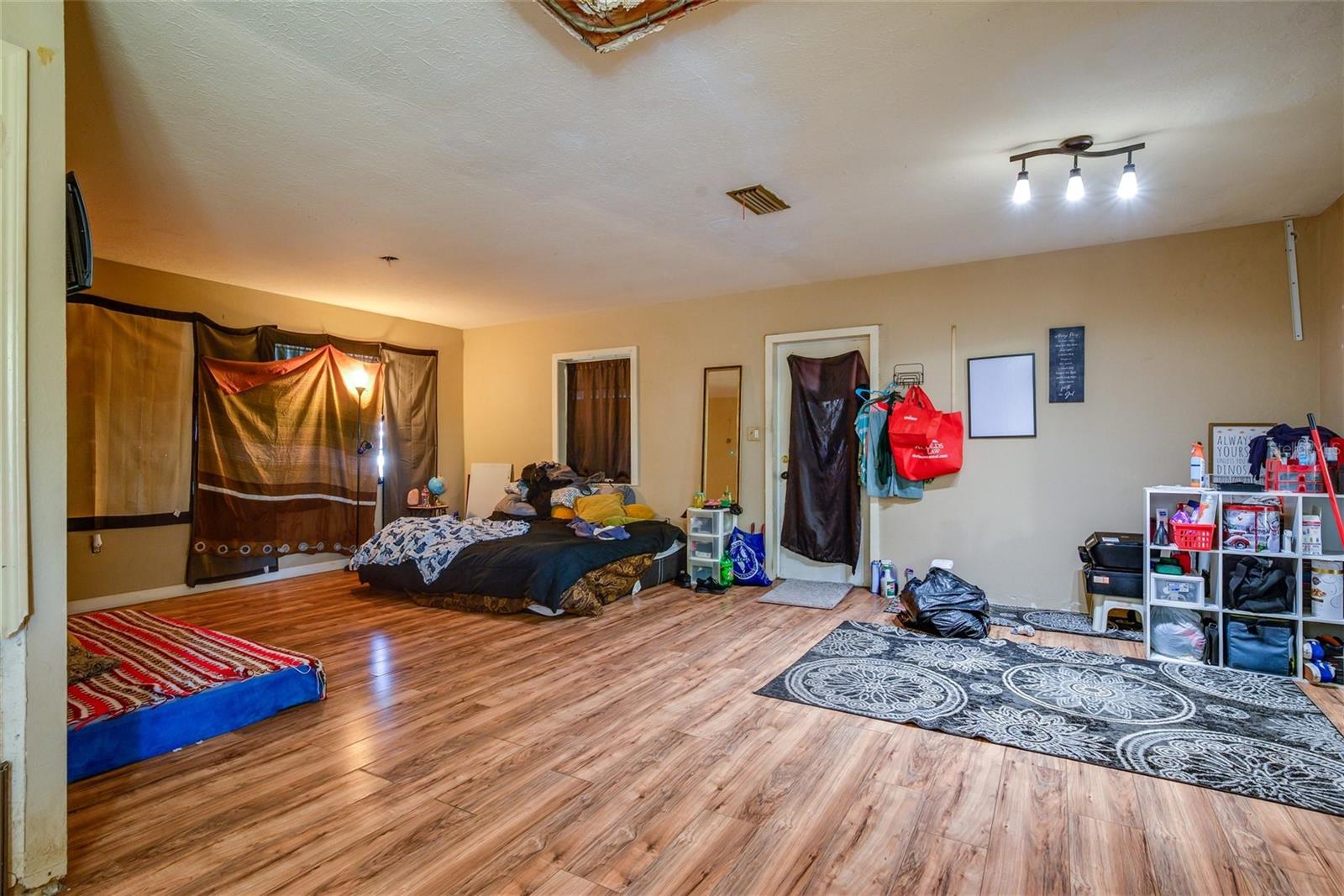 Image 4 of 19 For 2405 21st Avenue W