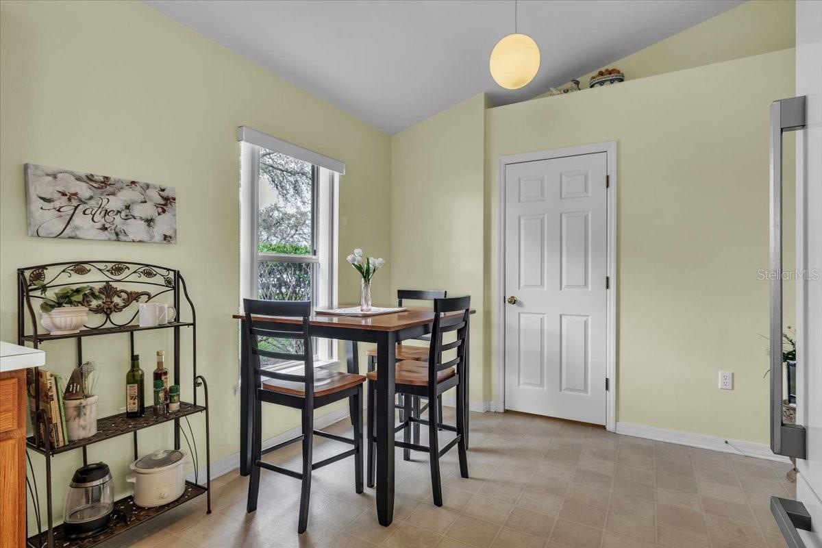 Image 10 of 40 For 24483 Lakeside Manor