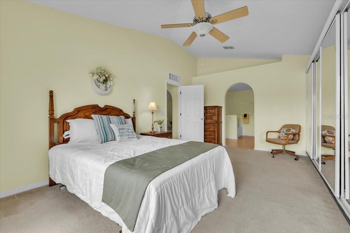 Image 19 of 40 For 24483 Lakeside Manor