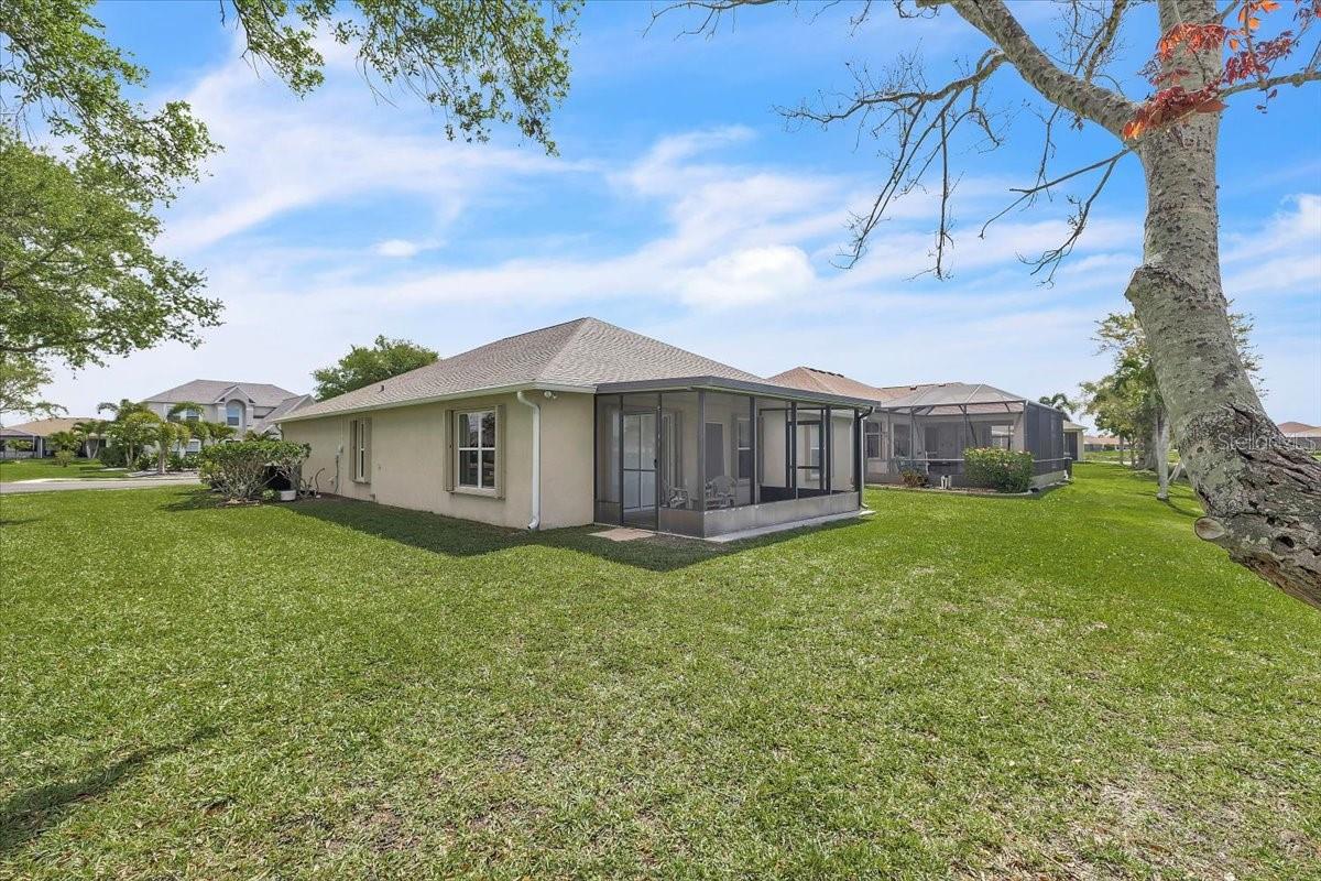 Image 34 of 40 For 24483 Lakeside Manor