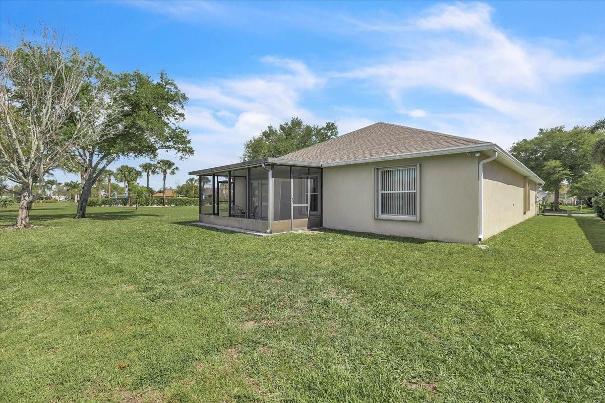 Image 35 of 40 For 24483 Lakeside Manor