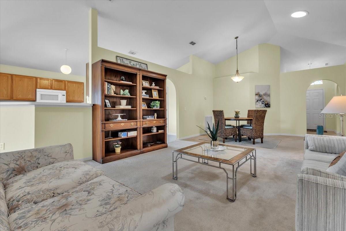 Image 5 of 40 For 24483 Lakeside Manor