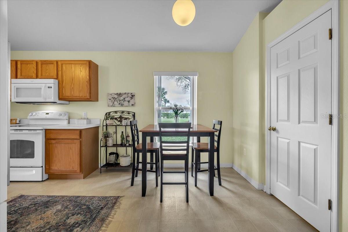 Image 9 of 40 For 24483 Lakeside Manor