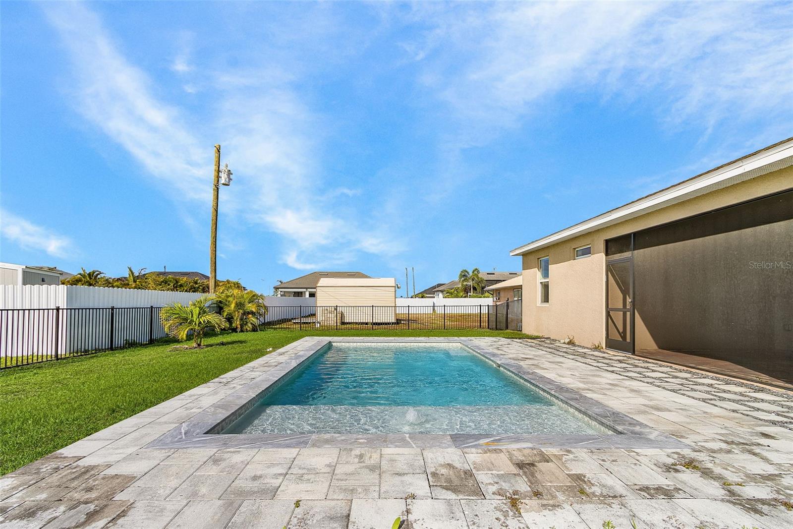 Listing photo id 8 for 838 2nd Street