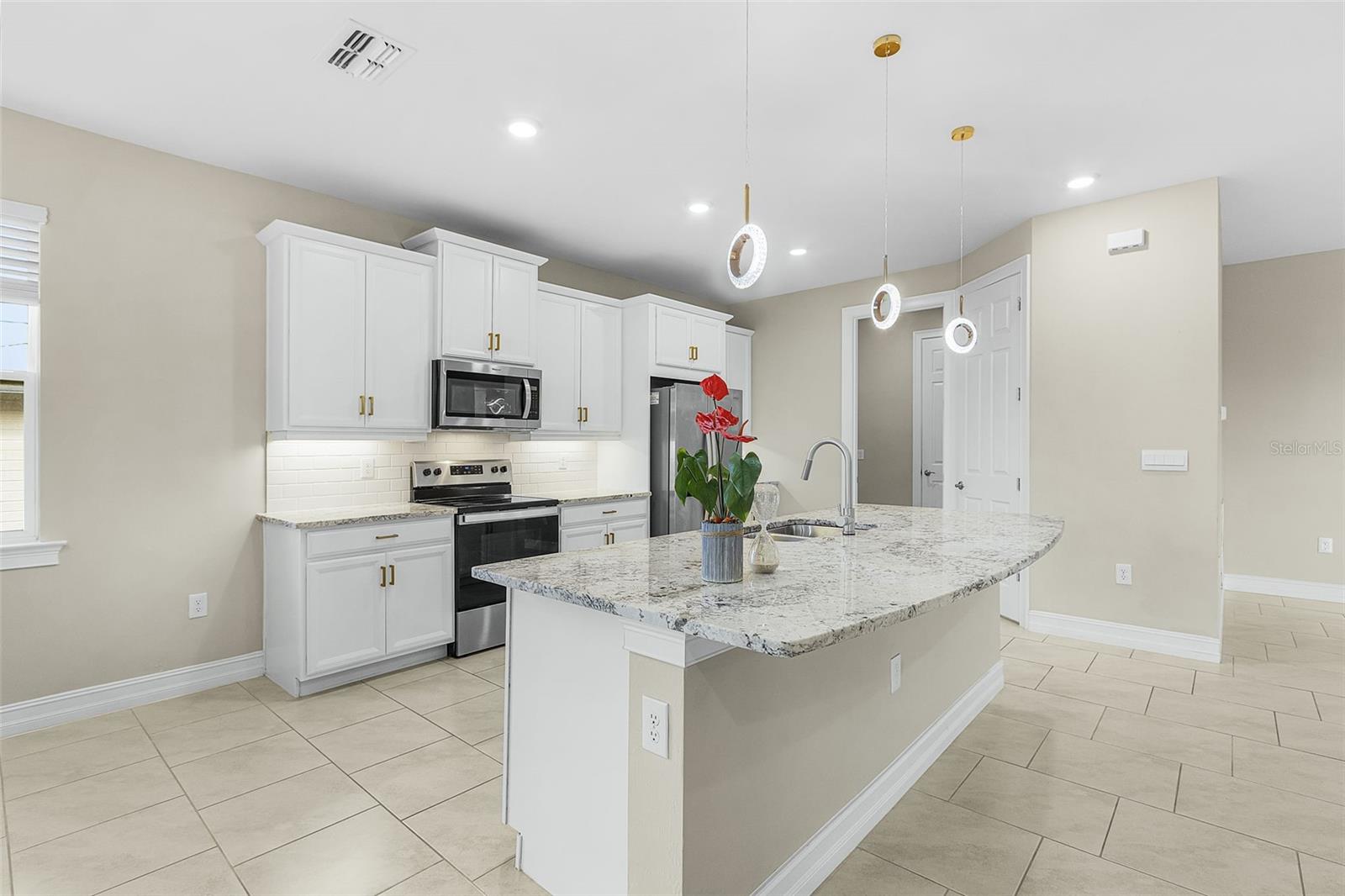 Listing photo id 0 for 838 2nd Street