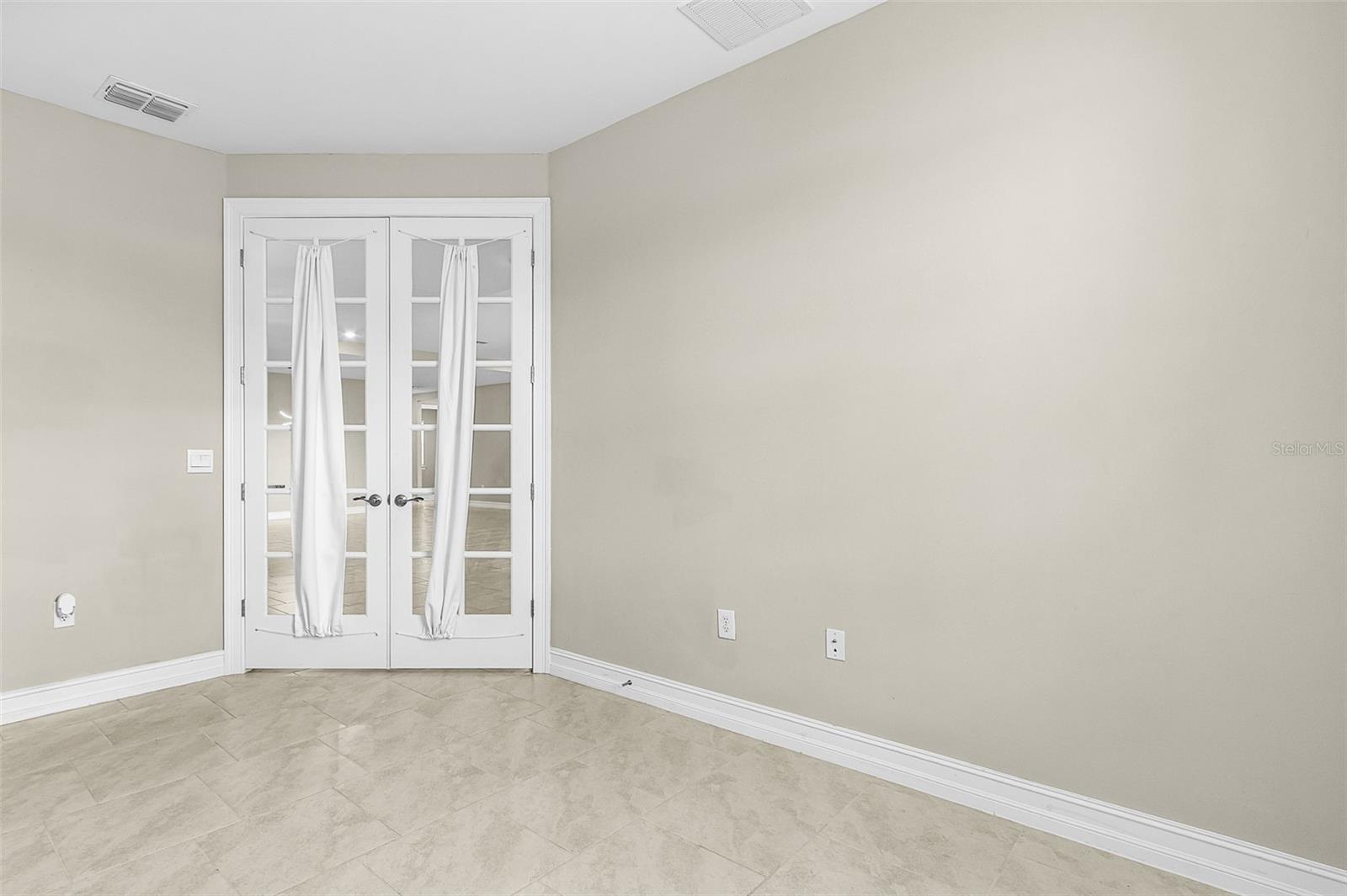 Listing photo id 23 for 838 2nd Street