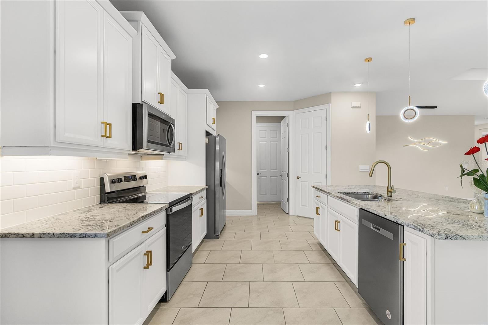 Listing photo id 3 for 838 2nd Street