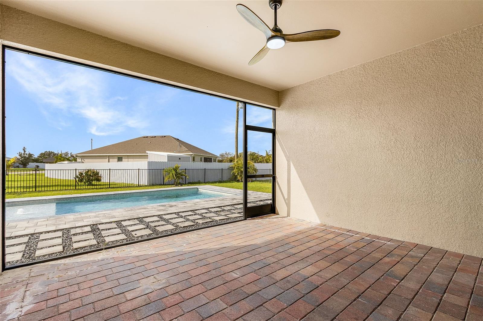 Listing photo id 7 for 838 2nd Street