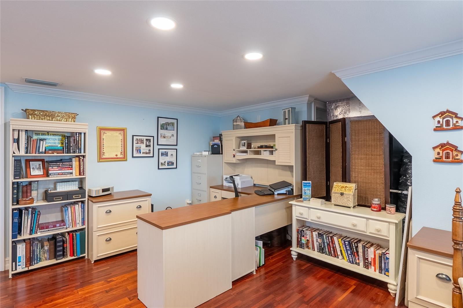 Image 43 of 92 For 4610 Hidden River Road