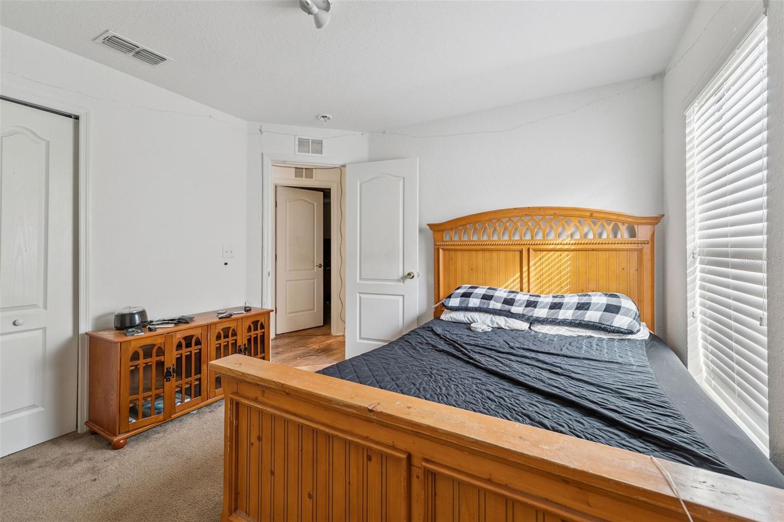 Image 14 of 21 For 206 Lake Mariana Place